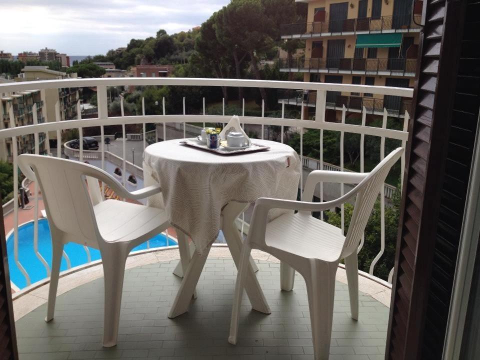 Hotel Paco Pietra Ligure Bagian luar foto