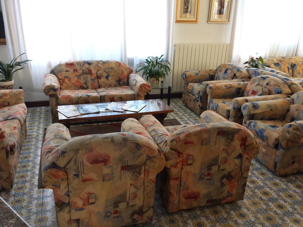 Hotel Paco Pietra Ligure Bagian luar foto