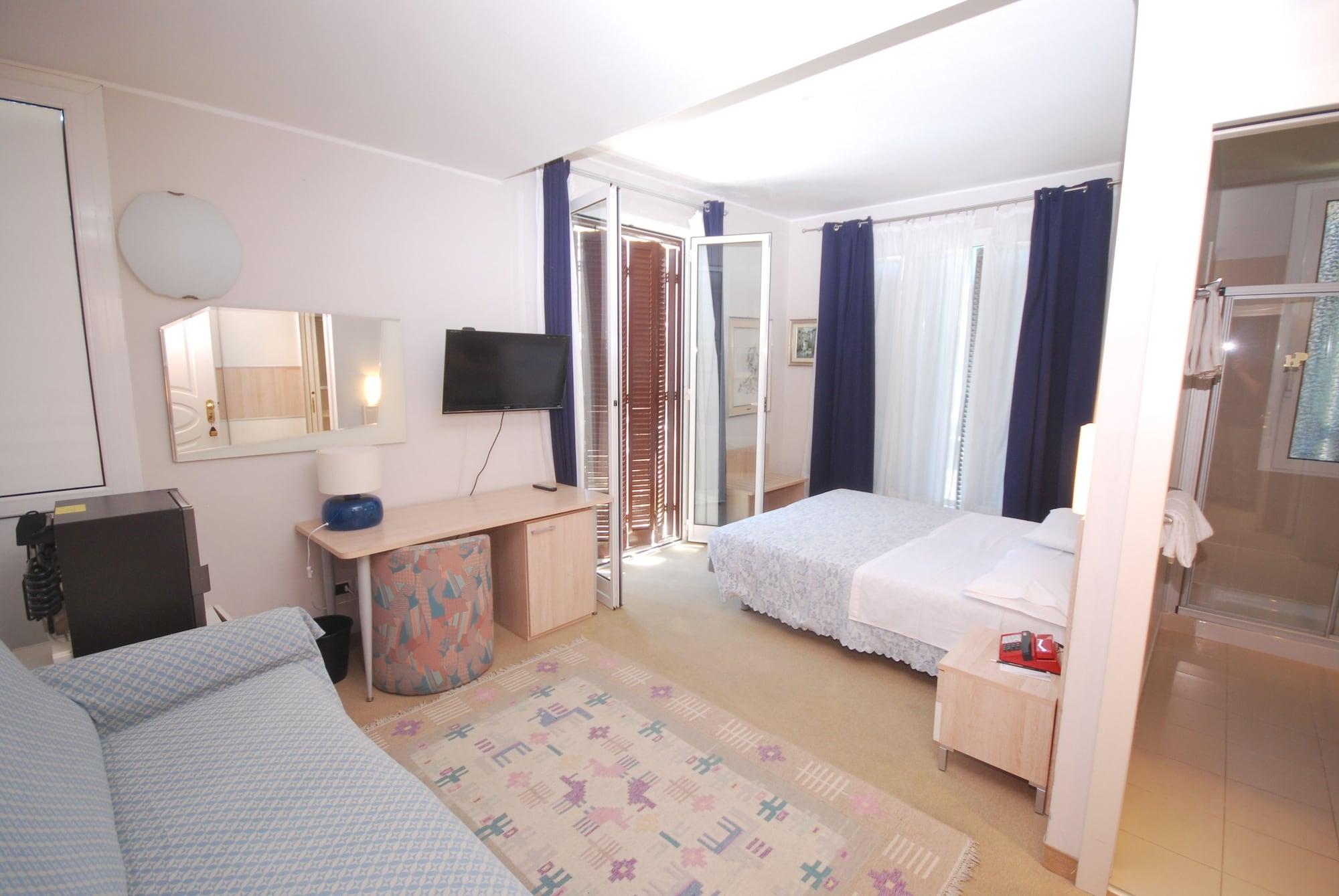 Hotel Paco Pietra Ligure Bagian luar foto