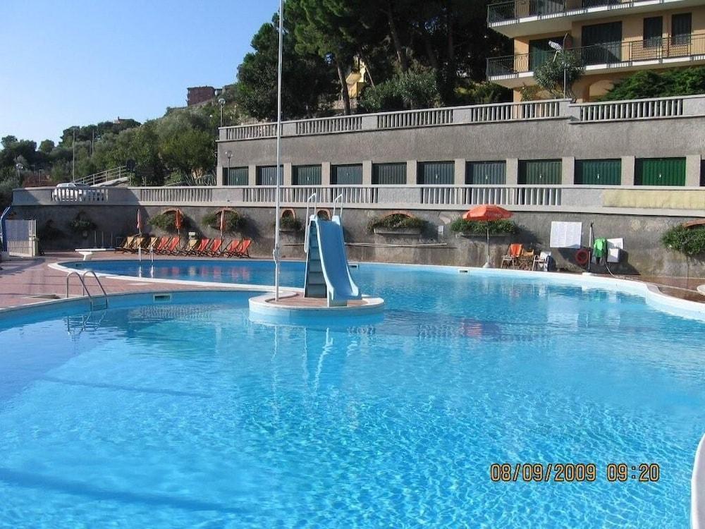 Hotel Paco Pietra Ligure Bagian luar foto
