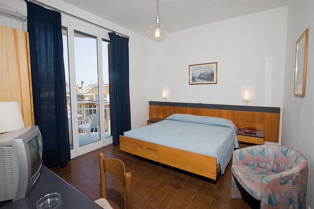 Hotel Paco Pietra Ligure Bagian luar foto