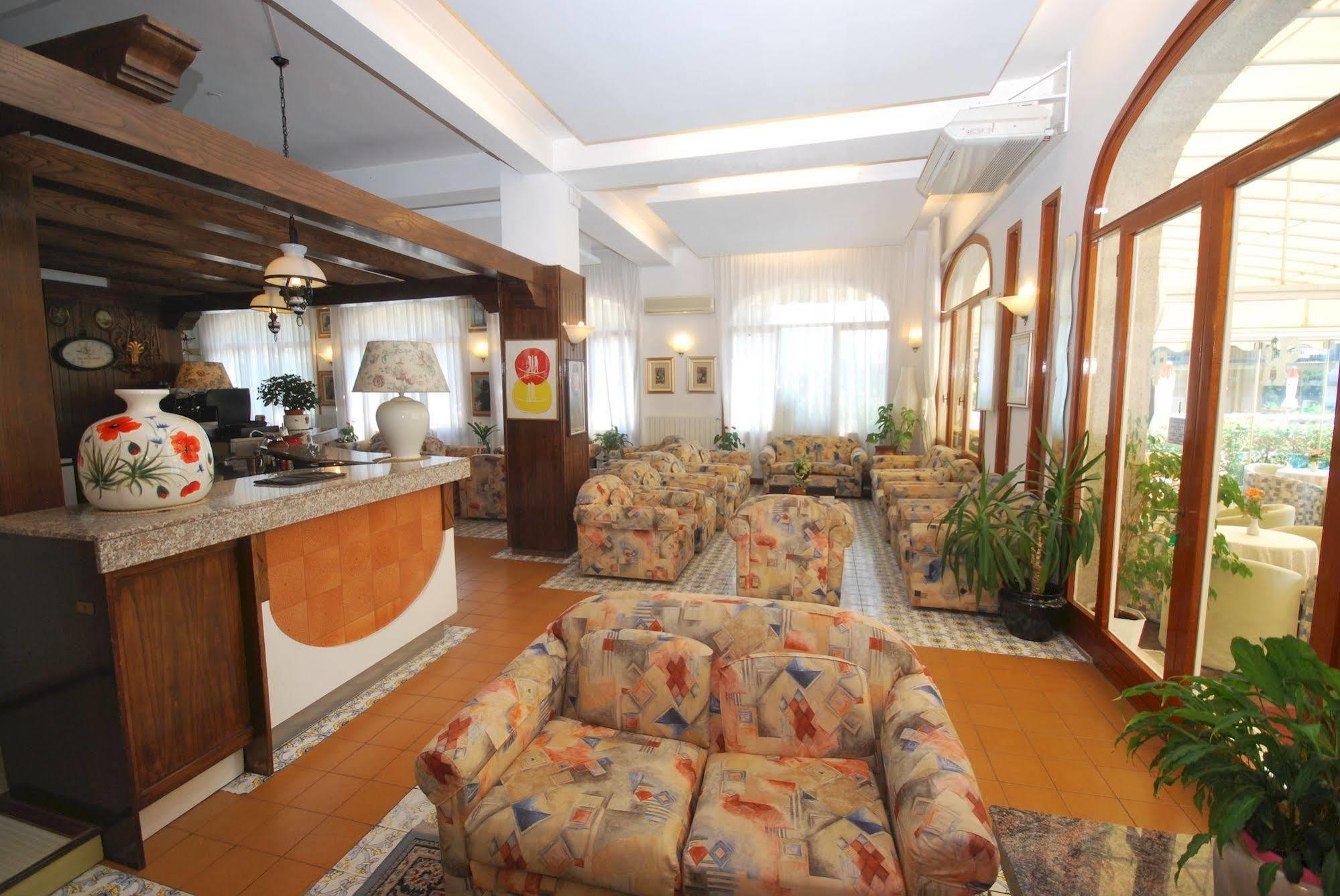 Hotel Paco Pietra Ligure Bagian luar foto