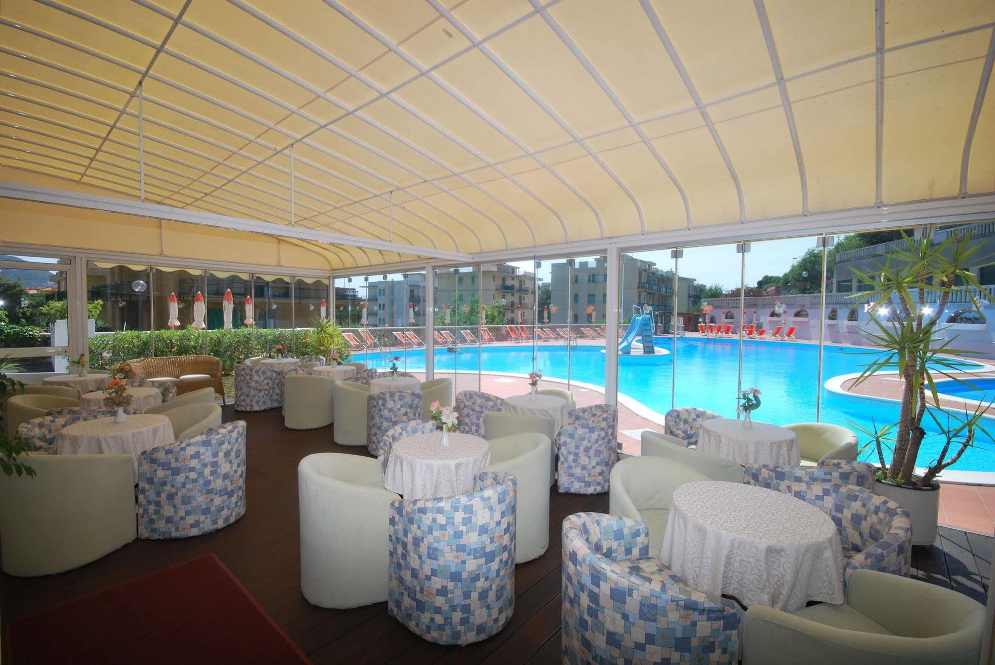 Hotel Paco Pietra Ligure Bagian luar foto