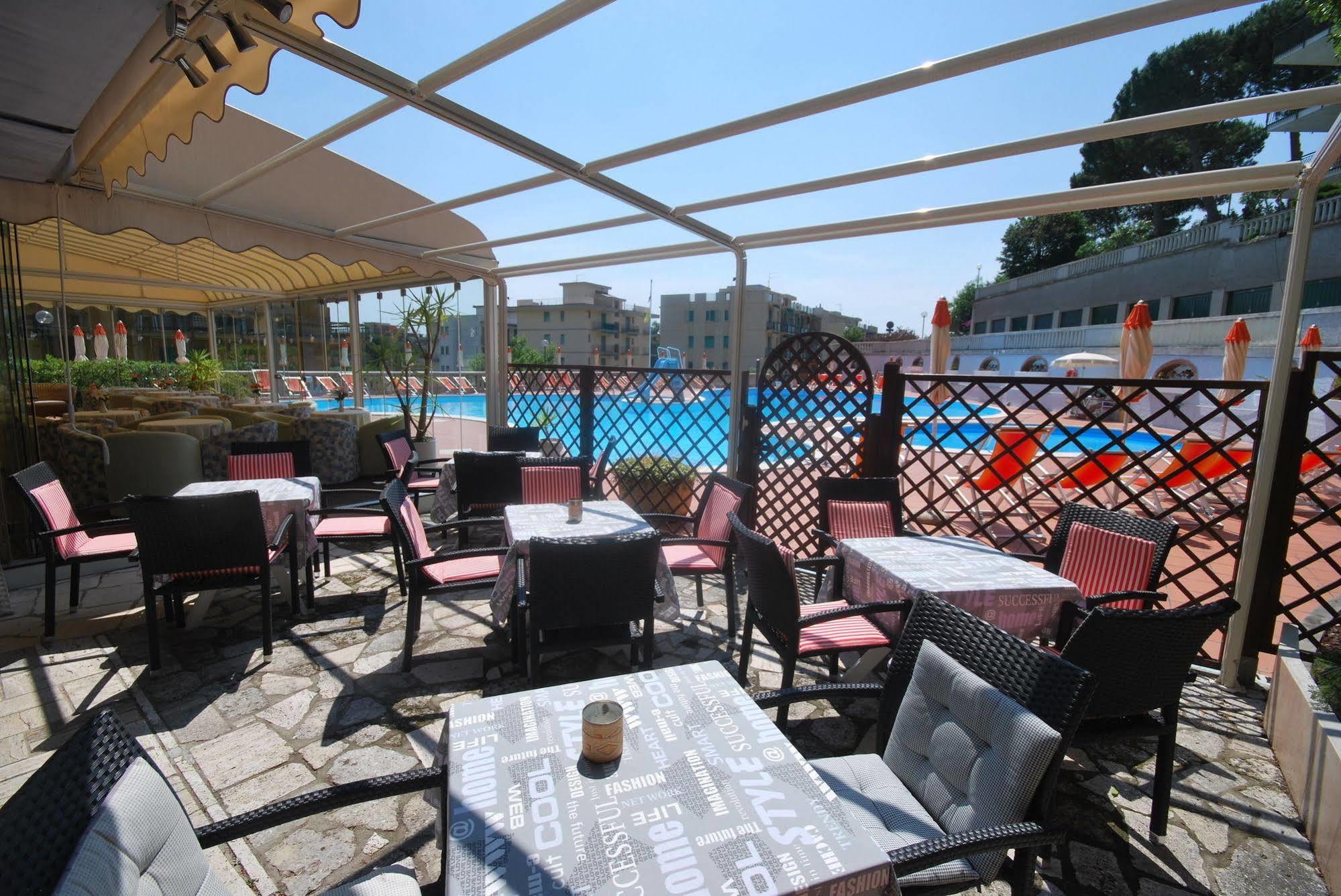 Hotel Paco Pietra Ligure Bagian luar foto